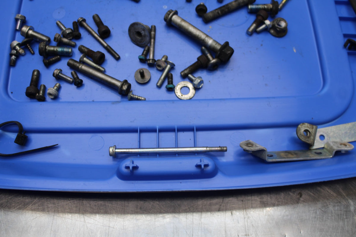 06-07 SUZUKI GSXR600 BOLTS HARDWARE MOTOR SCREWS BB836