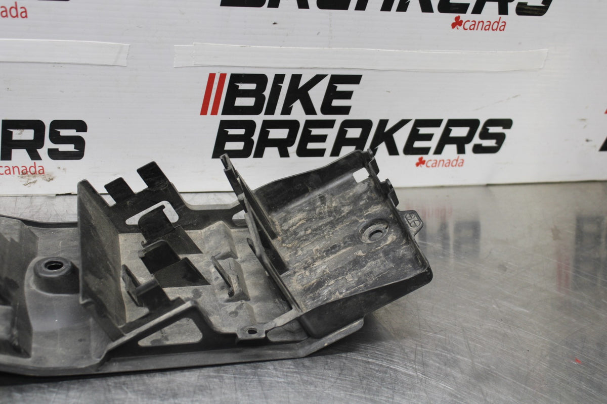 11-24 SUZUKI GSXR750 REAR BACK TAIL UNDERTAIL BATTERY TRAY PLASTIC BB879