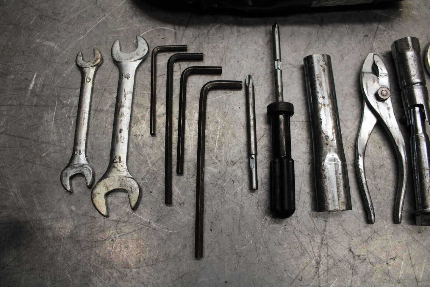 2009 Kawasaki Ninja ZX6R ZX600R STOCK TOOLS OEM TOOL BAG KIT SET BB548