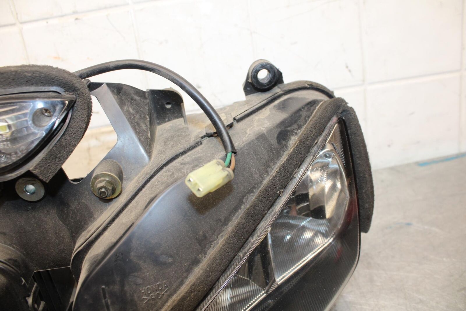05-06 HONDA CBR600RR FRONT HEADLIGHT HEAD LIGHT LAMP 33100-MEE-A01 BB479
