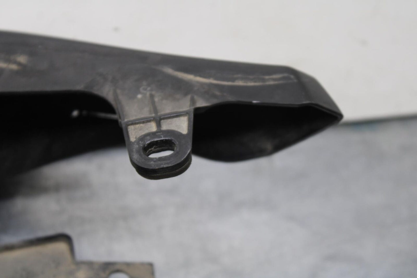 2004 Yamaha YZF R6 REAR BACK TAIL FAIRING COWL SHROUD 5SL-Y2171-80-P4 BB622