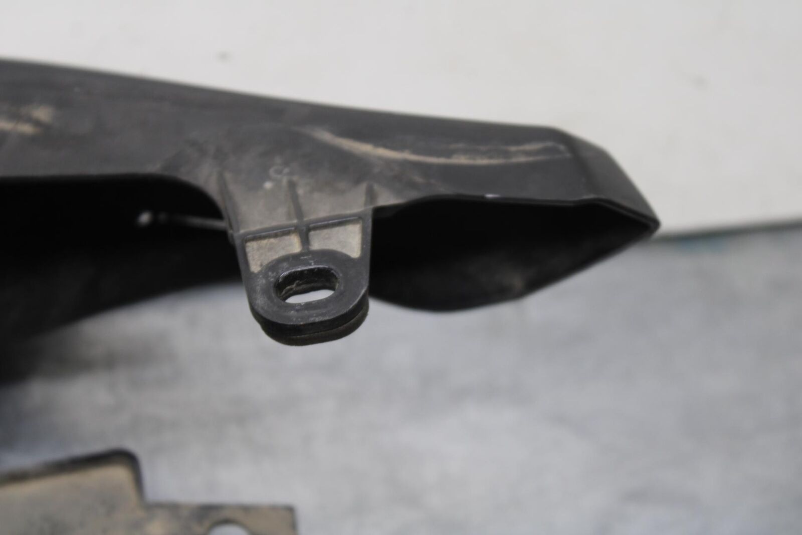 2004 Yamaha YZF R6 REAR BACK TAIL FAIRING COWL SHROUD 5SL-Y2171-80-P4 BB622