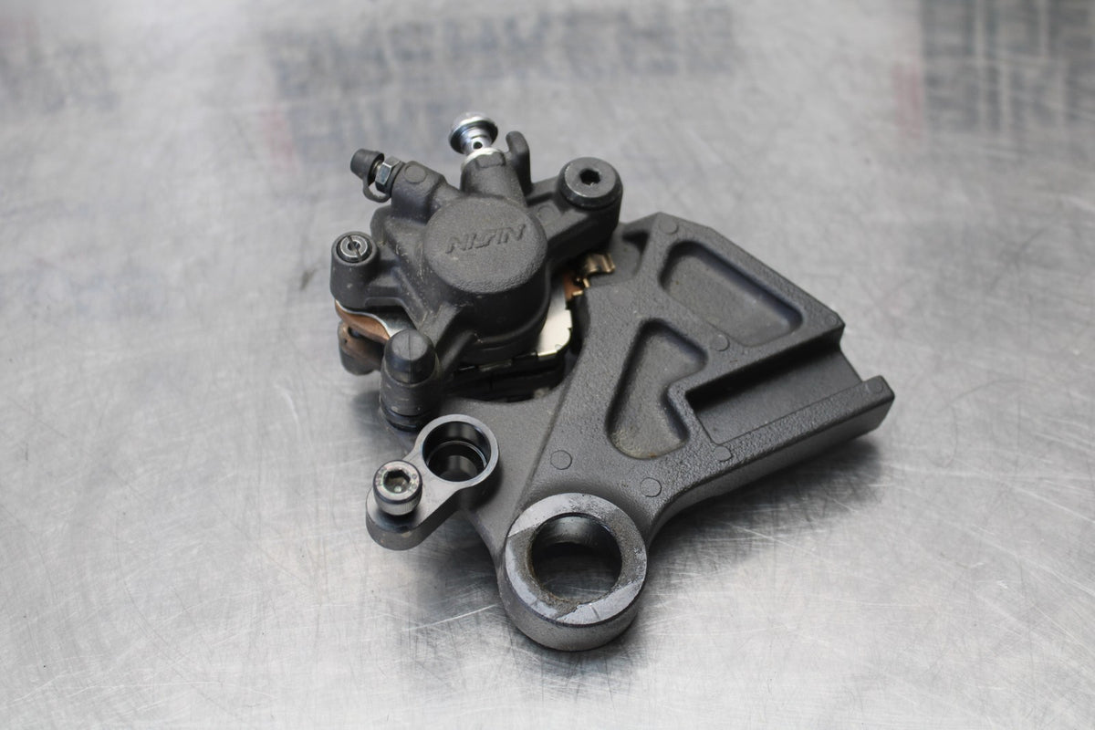 21-23 KAWASAKI NINJA ZX6R REAR BACK BRAKE CALIPER W MOUNT BRACKET BB179