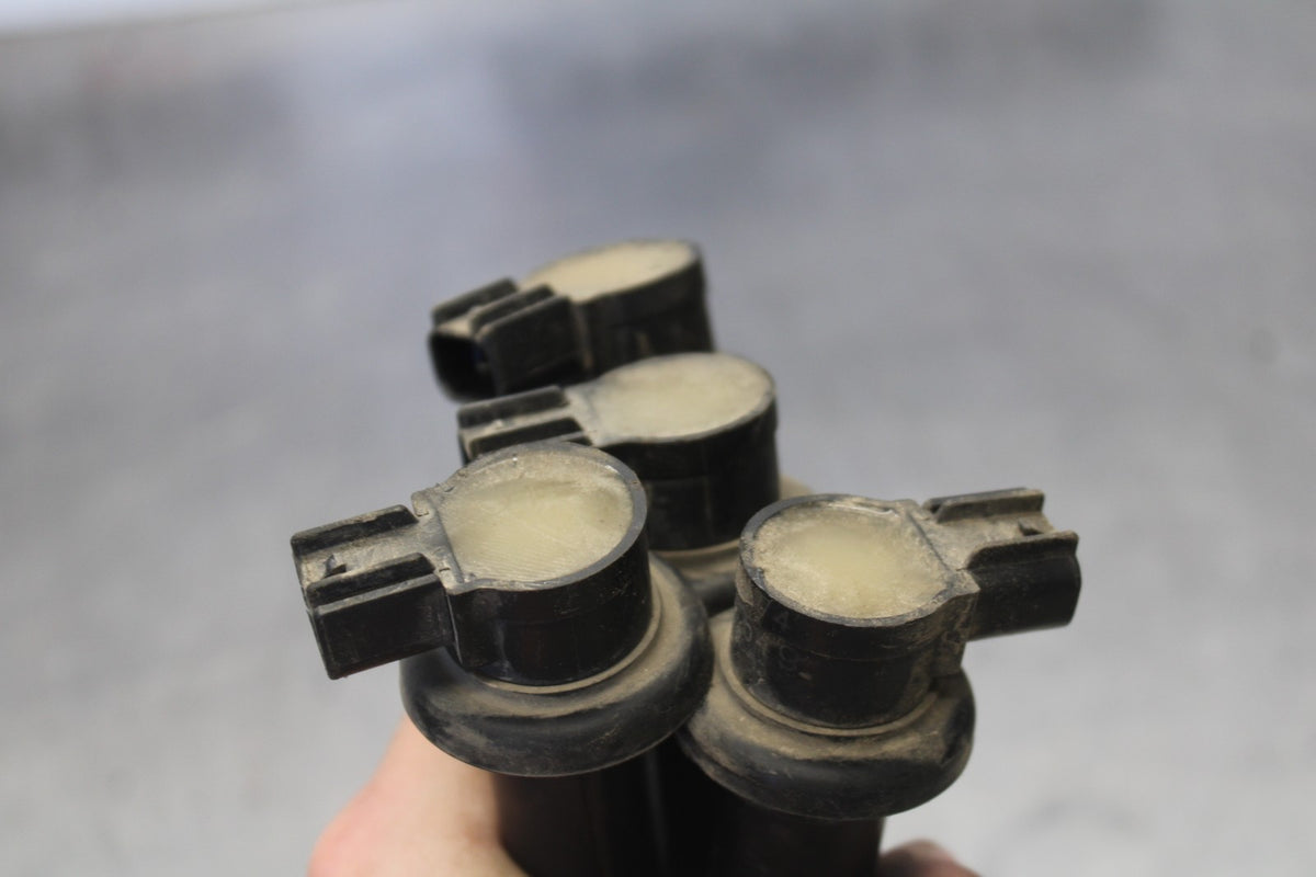 05 YAMAHA YZF R6 IGNITION COILS COIL SPARK PLUG CAPS BB894