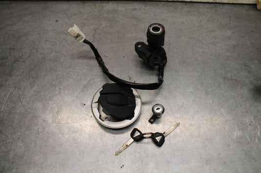 19-22 KAWASAKI Z400 IGNITION LOCK KEY SET W/ GAS CAP AND SEAT LOCK BB738