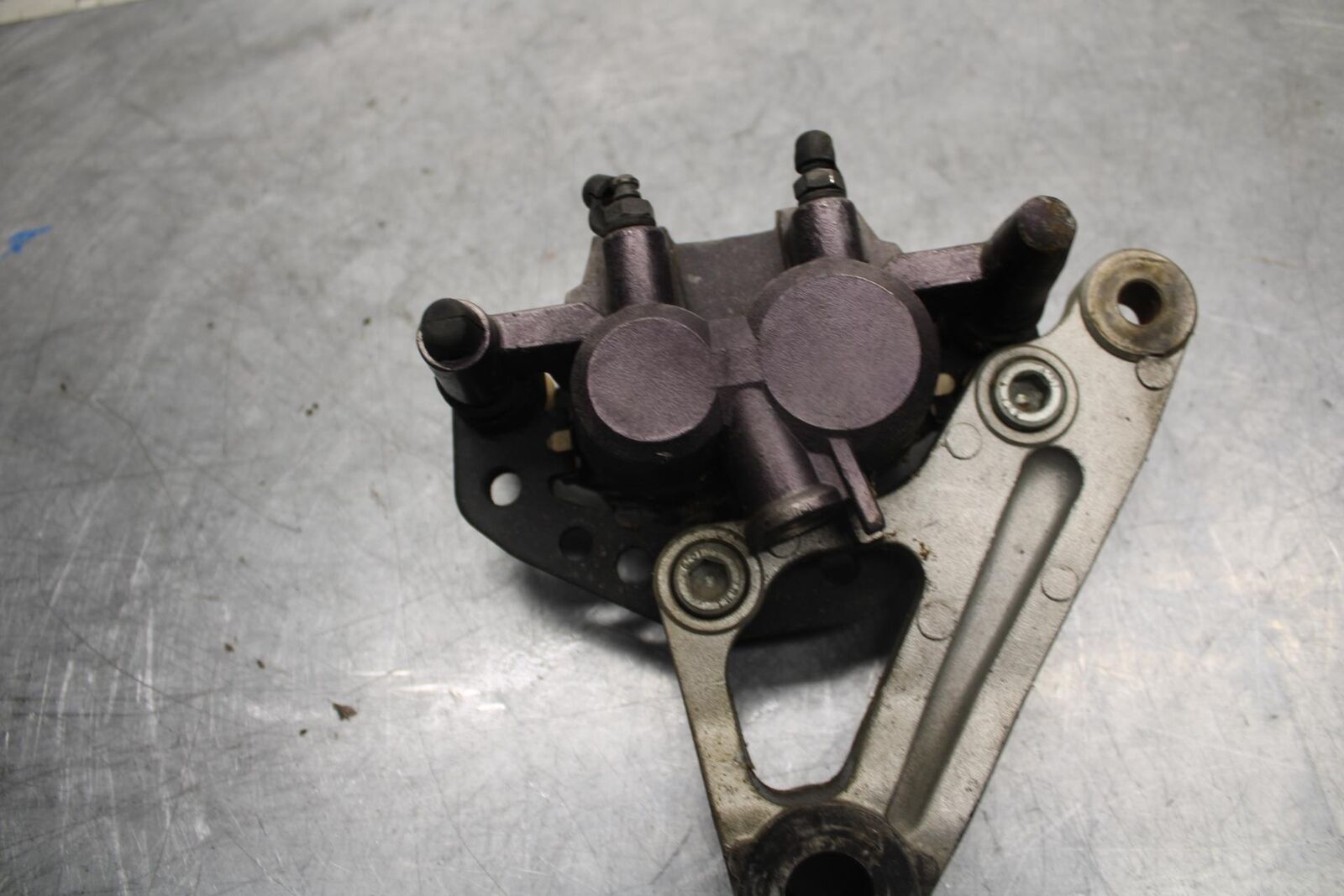 1996 Kawasaki Ninja 600R ZX600C REAR BACK BRAKE CALIPER W MOUNT BRACKET BB35