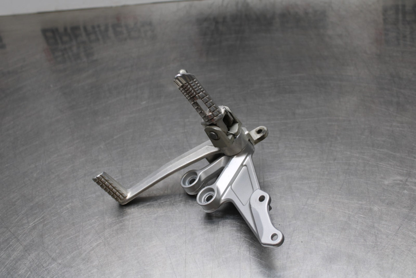 07 SUZUKI GSXR1000 RIGHT REARSET REAR SET DRIVER FOOT PEG REST STOP BB770
