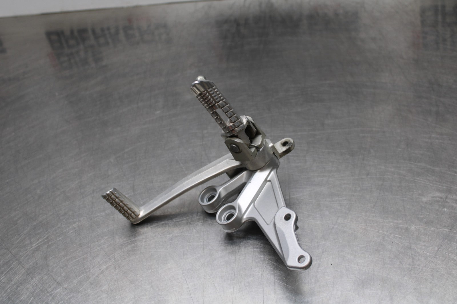 07 SUZUKI GSXR1000 RIGHT REARSET REAR SET DRIVER FOOT PEG REST STOP BB770