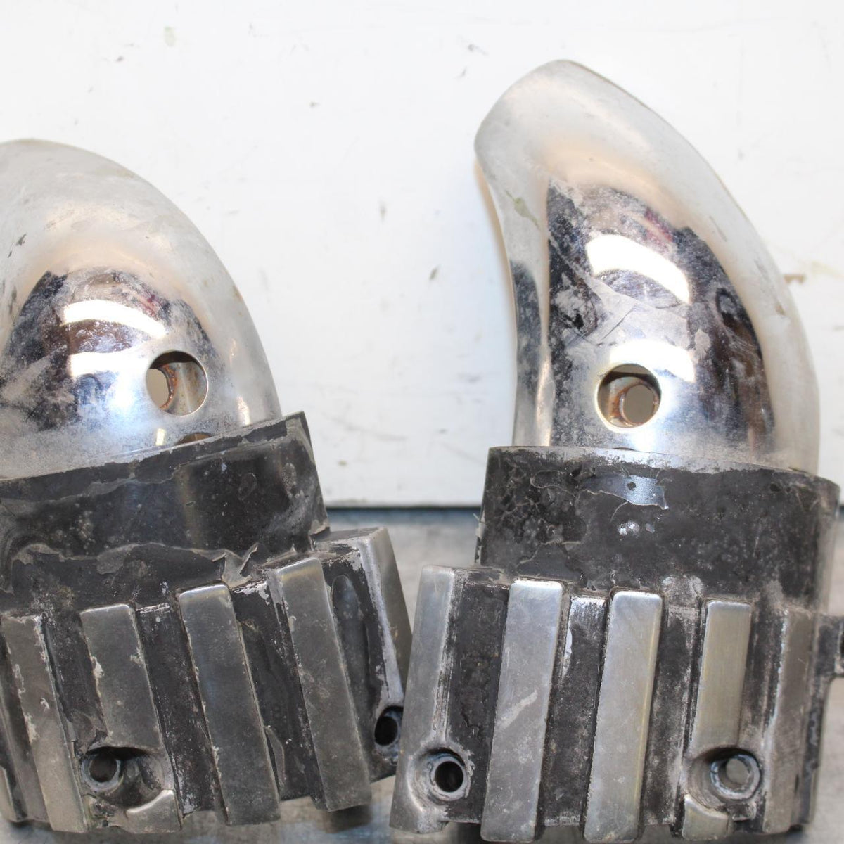 1998 Yamaha Vmax 1200 VMX1200 REAR CYLINDER(S) EXHAUST SHROUD COVER BB620