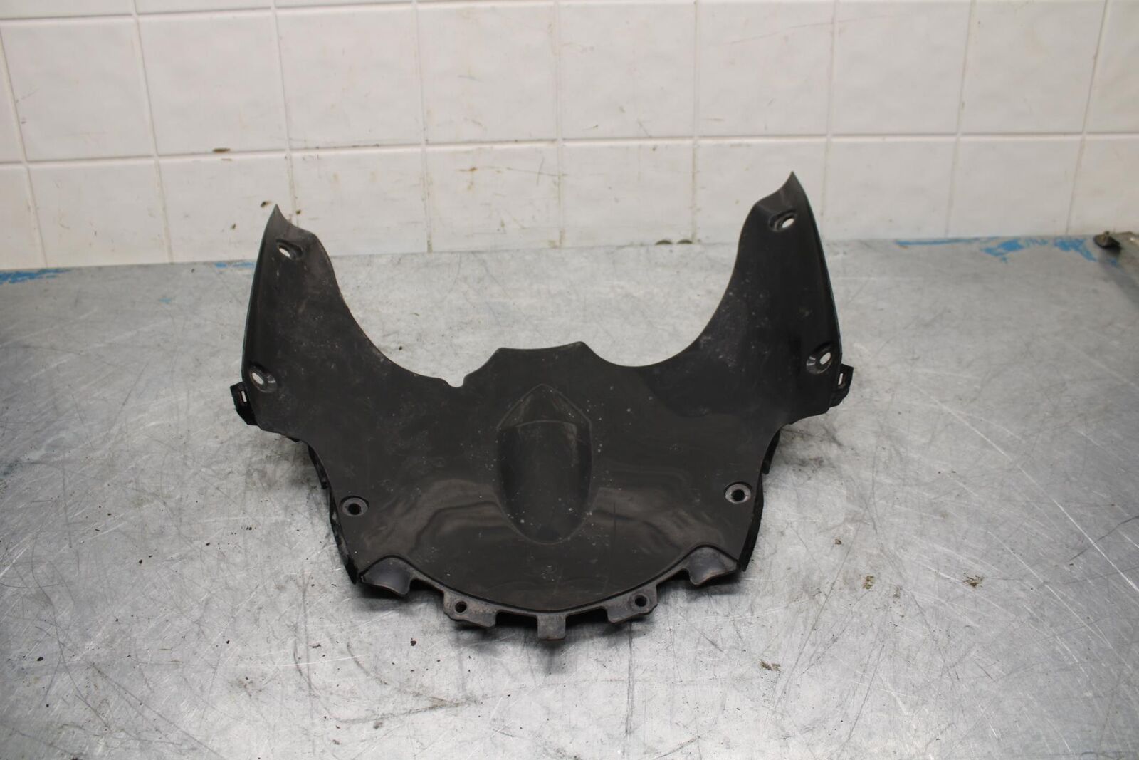 09-16 SUZUKI GSXR1000 LOWER FRONT UPPER INNER HEADLIGHT COWL FAIRING BB439