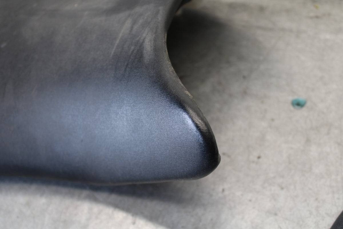 08-16 YAMAHA YZF R6 FRONT DRIVERS SEAT PAD SADDLE PILLION 13S-24710-00-00 BB665