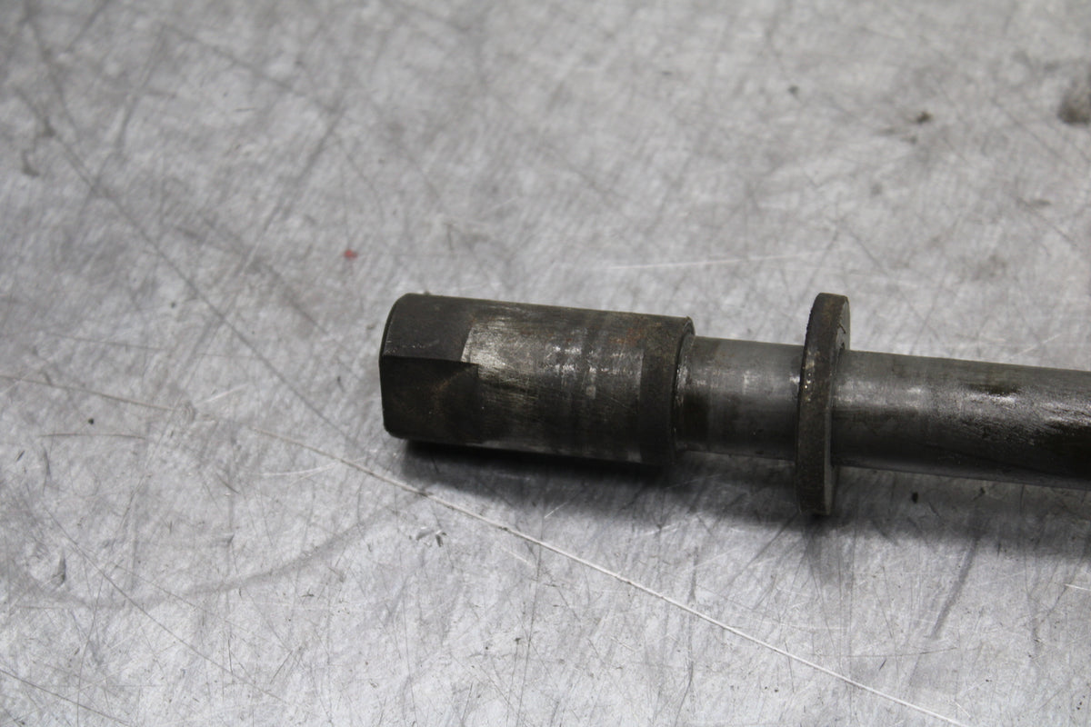 99-00 YAMAHA V STAR 1100 REAR AXLE BACK WHEEL RIM PIVOT BOLT AXEL BB711