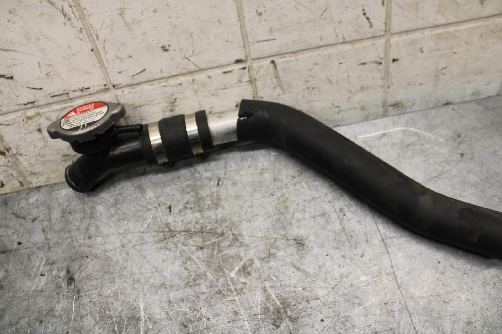 2002 Yamaha YZF R6 RADIATOR CAP HOSE PIPE 5SL-12462-00-00 BB545