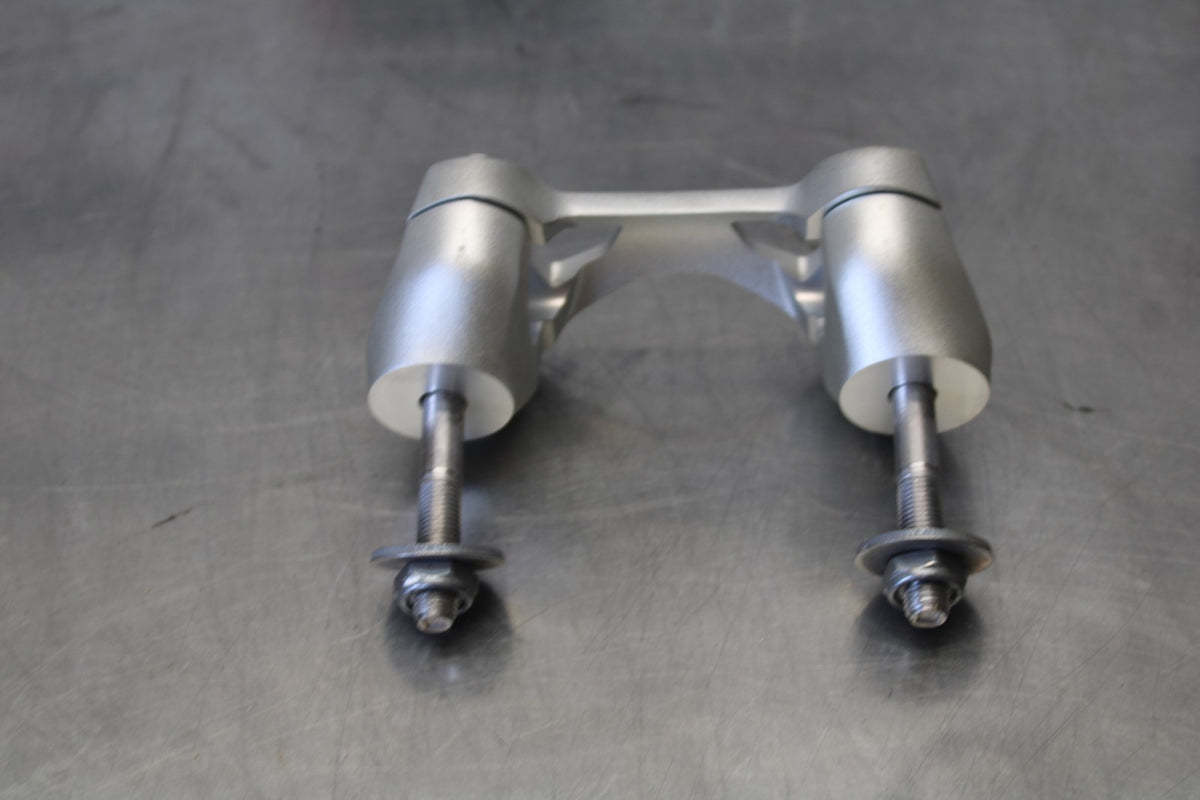 20 TRIUMPH STREET TRIPLE 765 HANDLEBAR RISERS BB864