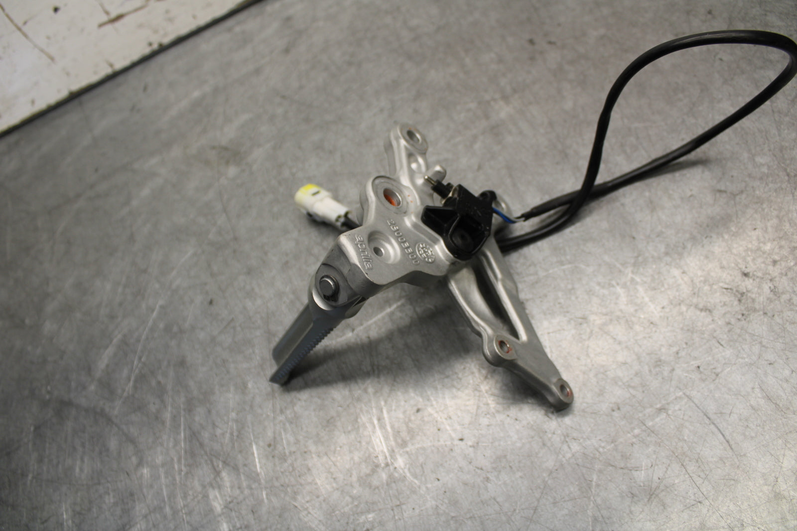 21-24 APRILIA RSV4 RIGHT REARSET REAR SET DRIVER FOOT PEG REST STOP BB668