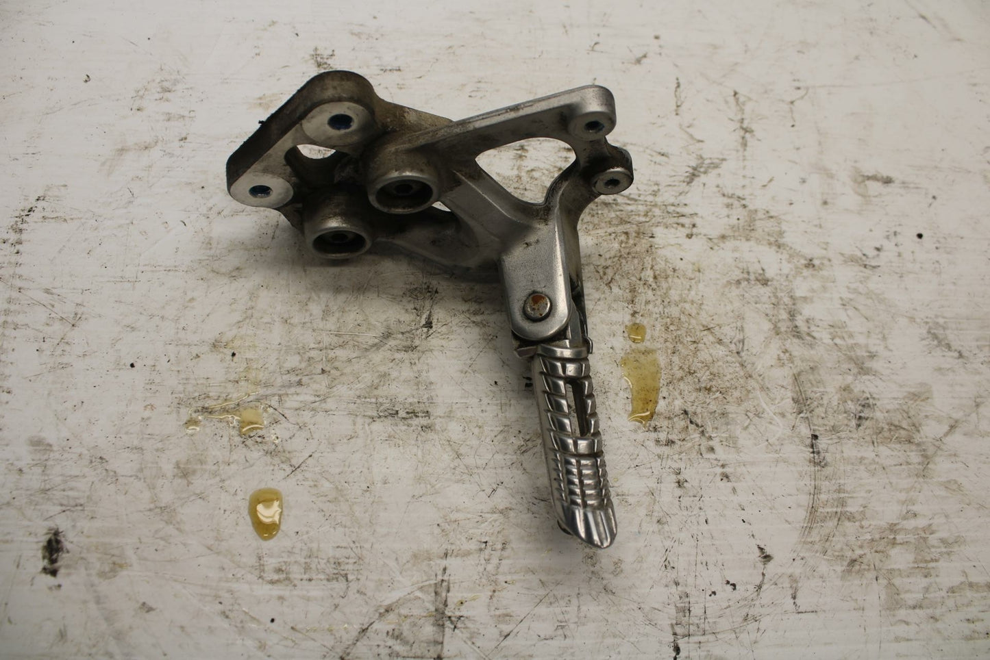 06-07 SUZUKI GSXR600 LEFT REARSET REAR SET DRIVER FOOT PEG REST STOP BB275