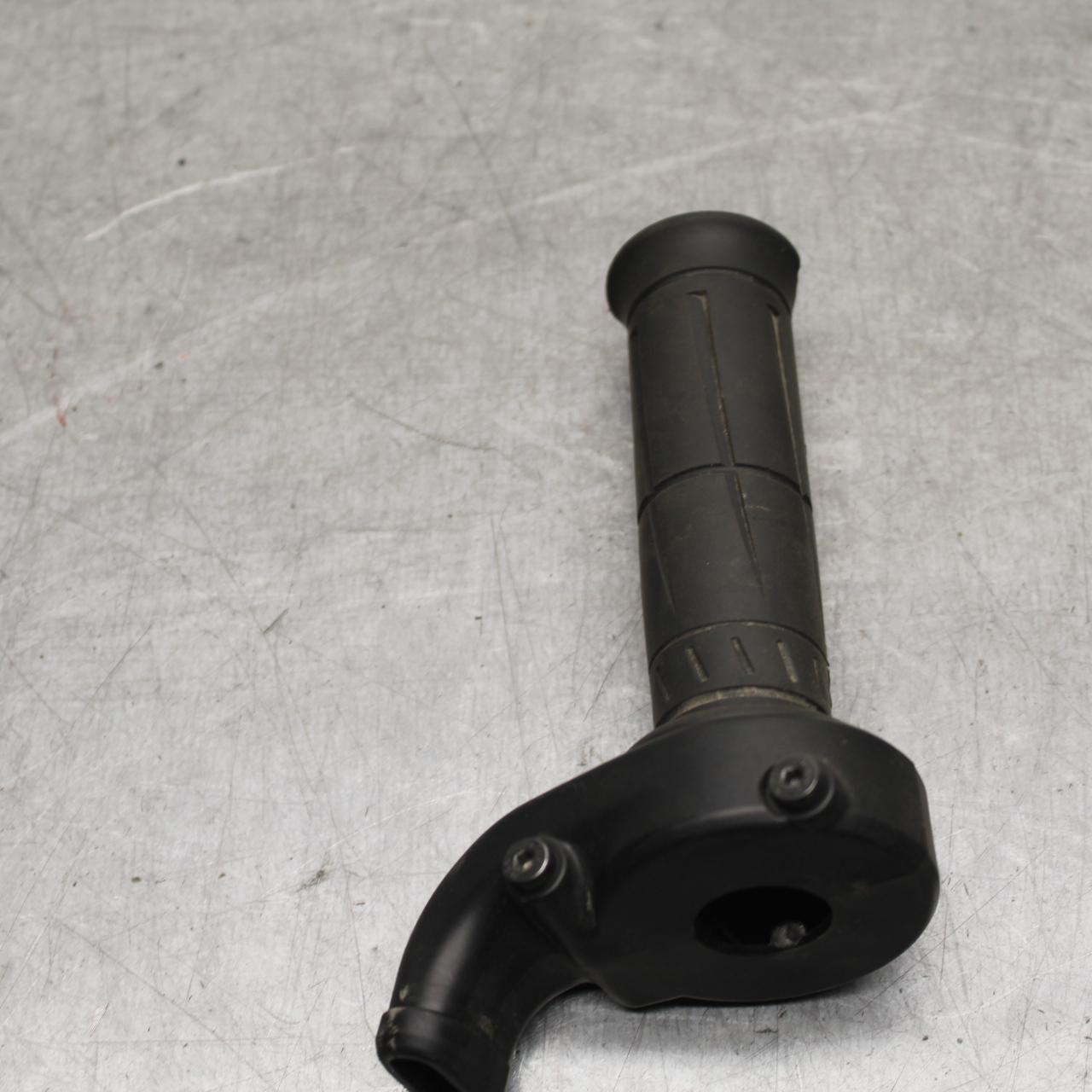 21 KAWASAKI NINJA ZX6R RIGHT THROTTLE GRIP BB647