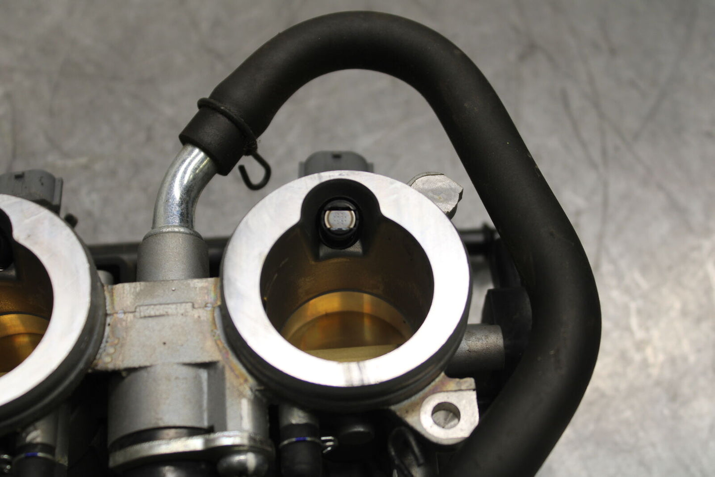 19-22 KAWASAKI Z400 MAIN FUEL INJECTORS / THROTTLE BODIES BB738