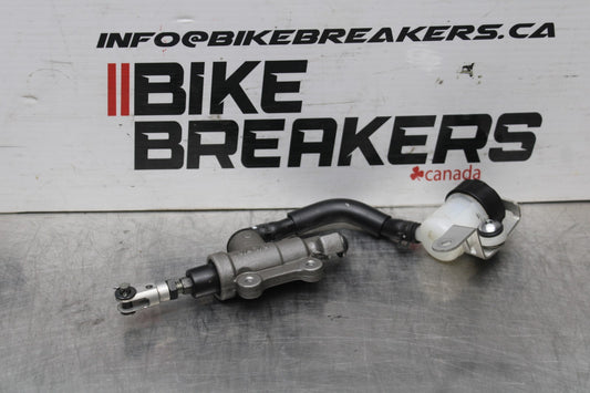 18 YAMAHA YZF R1  REAR BACK BRAKE MASTER CYLINDER W RESERVOIR BB838