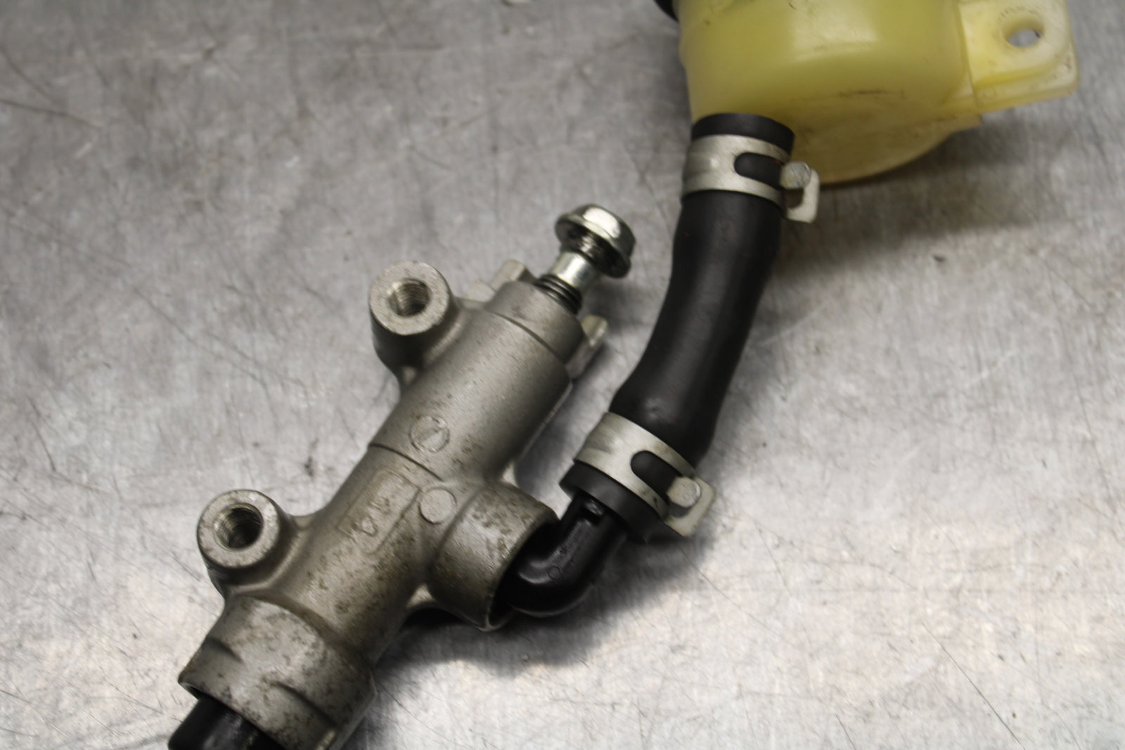 03-08 KAWASAKI VULCAN 1600 REAR BACK BRAKE MASTER CYLINDER W RESERVOIR BB123