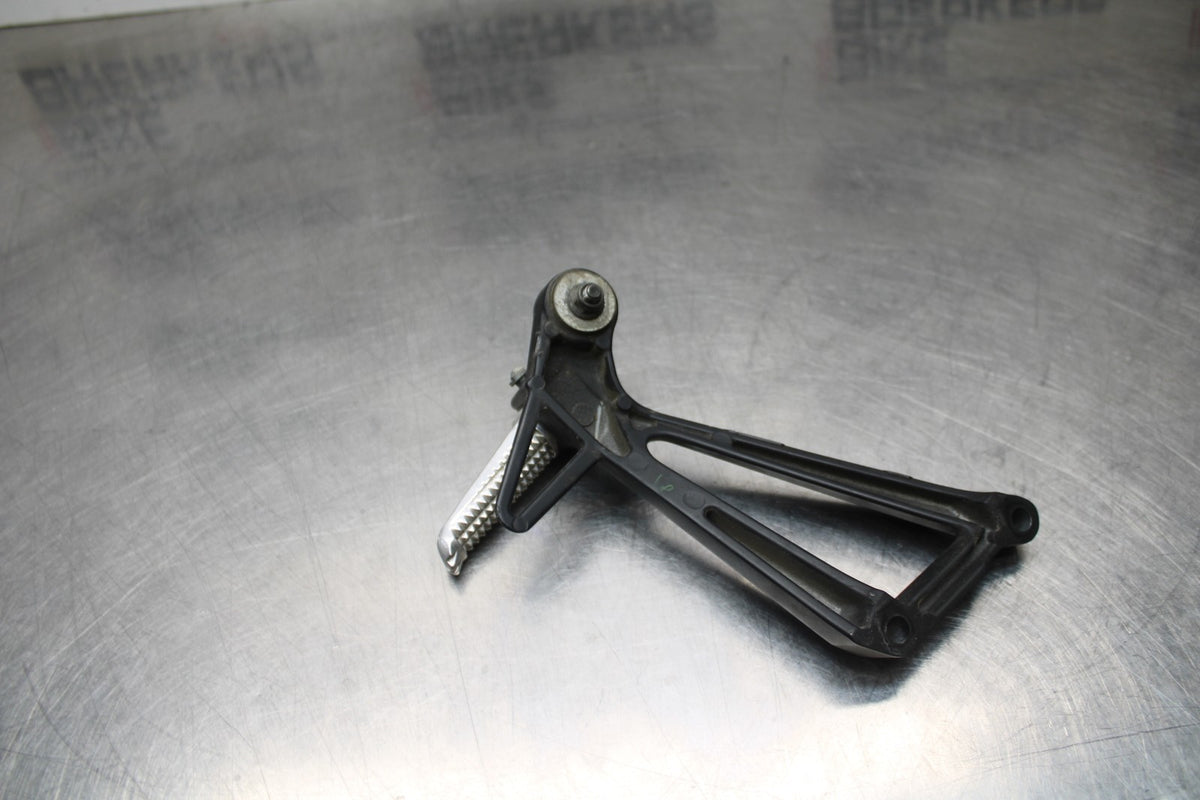 17-18 YAMAHA YZF R3 RIGHT REAR BACK PASSENGER PEG BB813