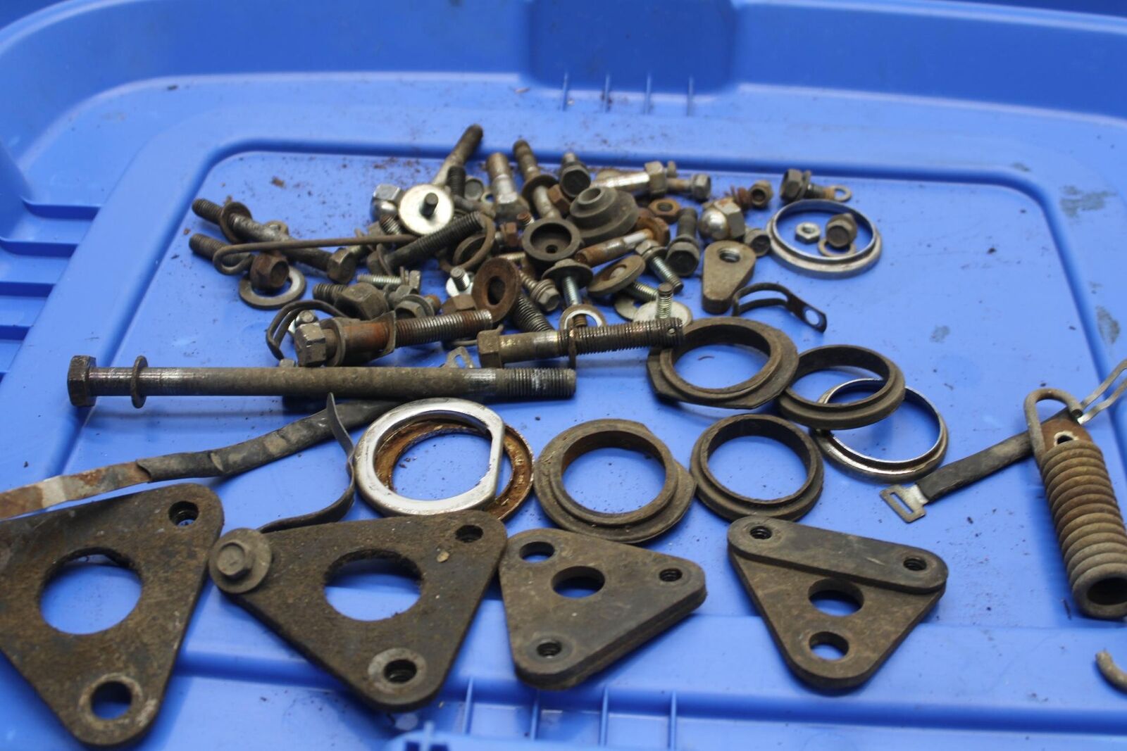 80-83 SUZUKI GS750E ENGINE MOTOR MOUNTS AND MISCELLANEOUS BOLTS BB82