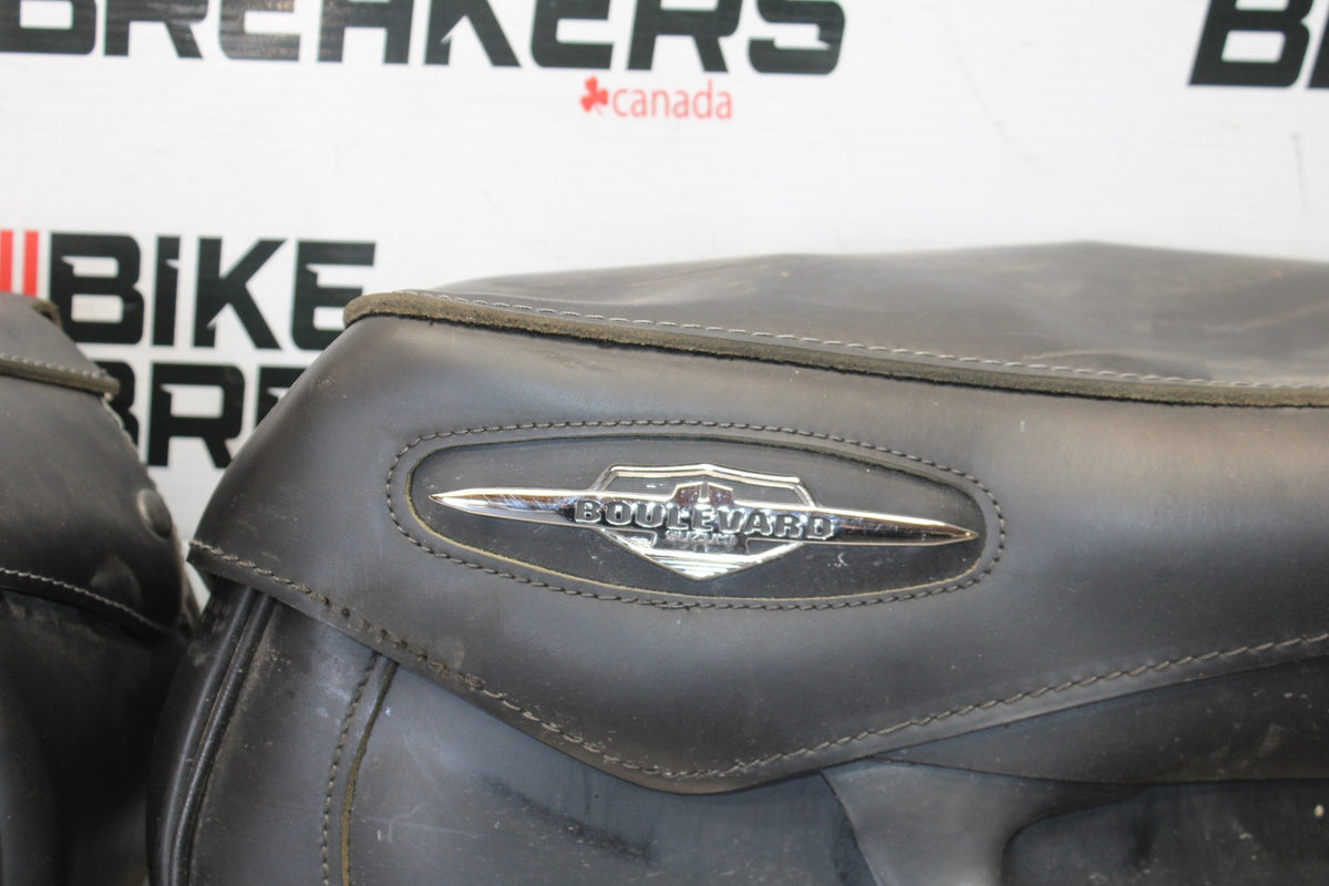 05-09 SUZUKI BOULEVARD C90 SIDE CARGO LUGGAGE SADDLEBAG BAG COMPARTMENT BB918