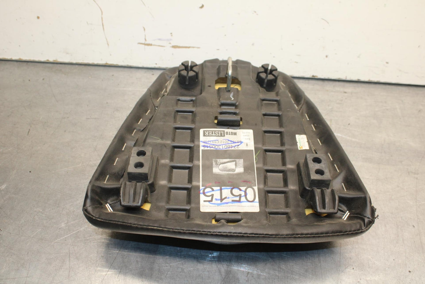 11-19 HONDA CBR125R REAR BACK PASSENGER TANDEM SEAT PAD SADDLE PILLION BB102