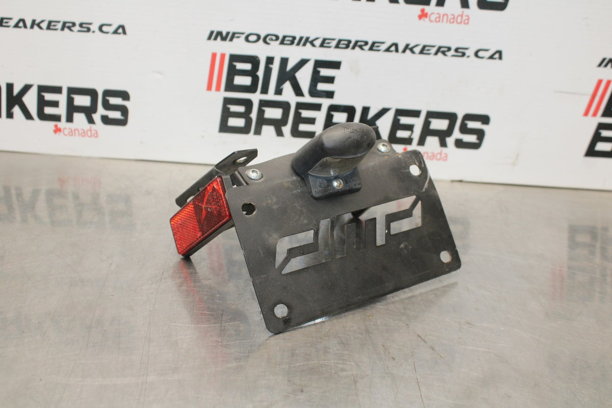 08-10 SUZUKI GSXR 600 FENDER ELIMINATOR LICENSE PLATE BRACKET & LIGHT BB765
