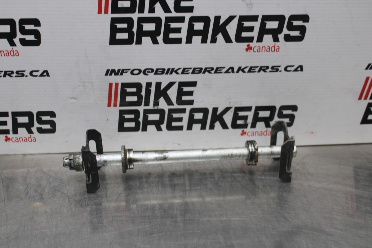 08-12 KAWASAKI NINJA 250R EX250J REAR AXLE BACK WHEEL RIM PIVOT BOLT AXEL BB784