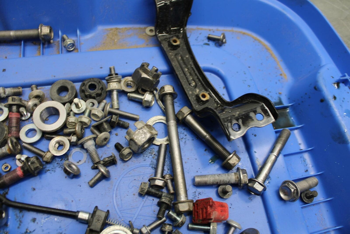 18 KAWASAKI Z 400 LEFTOVER  MOUNTING BOLTS HARDWARE MOTOR SCREWS BB469