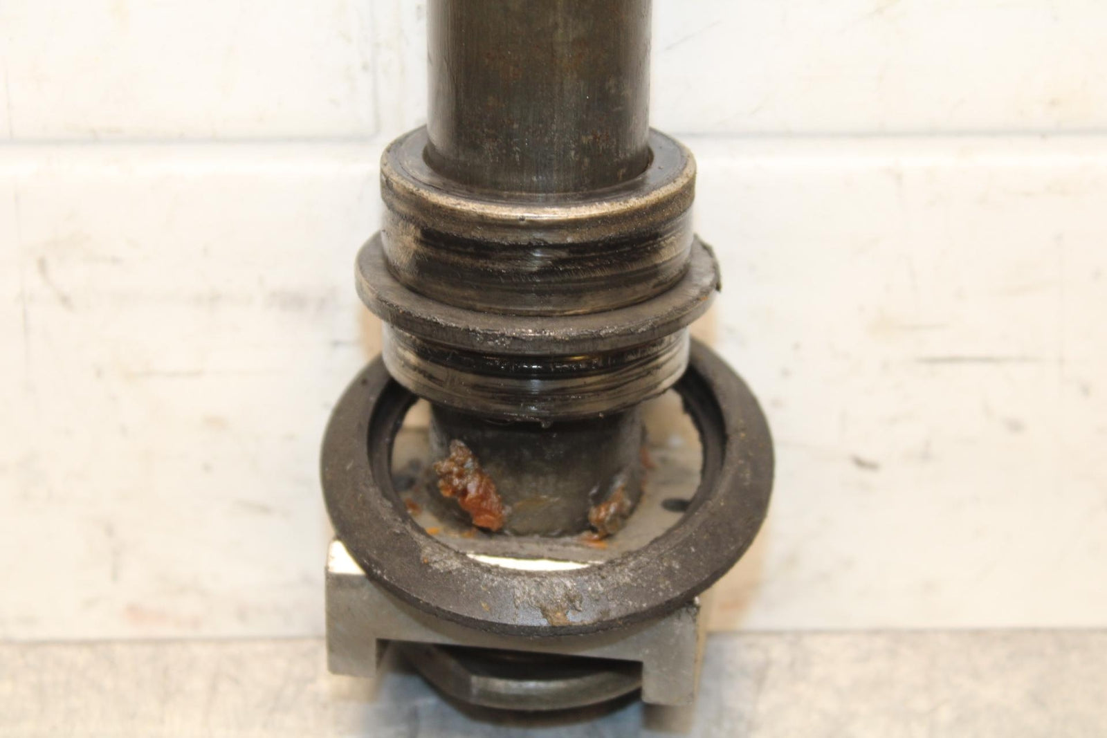 05 YAMAHA YZF R6S REAR AXLE BACK WHEEL RIM PIVOT BOLT AXEL BB600