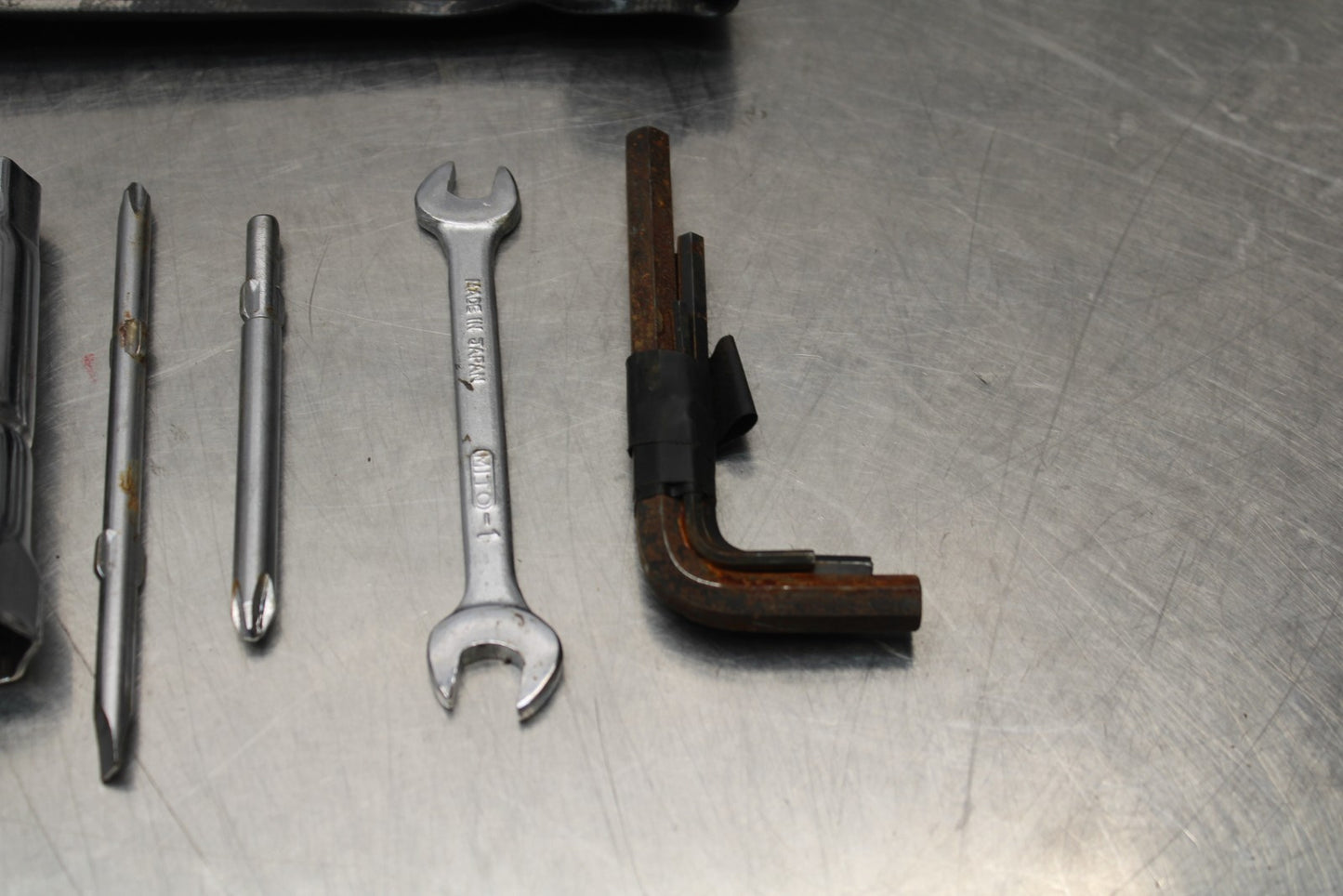 03-08 KAWASAKI VULCAN 1600 STOCK TOOLS OEM TOOL BAG KIT SET BB196