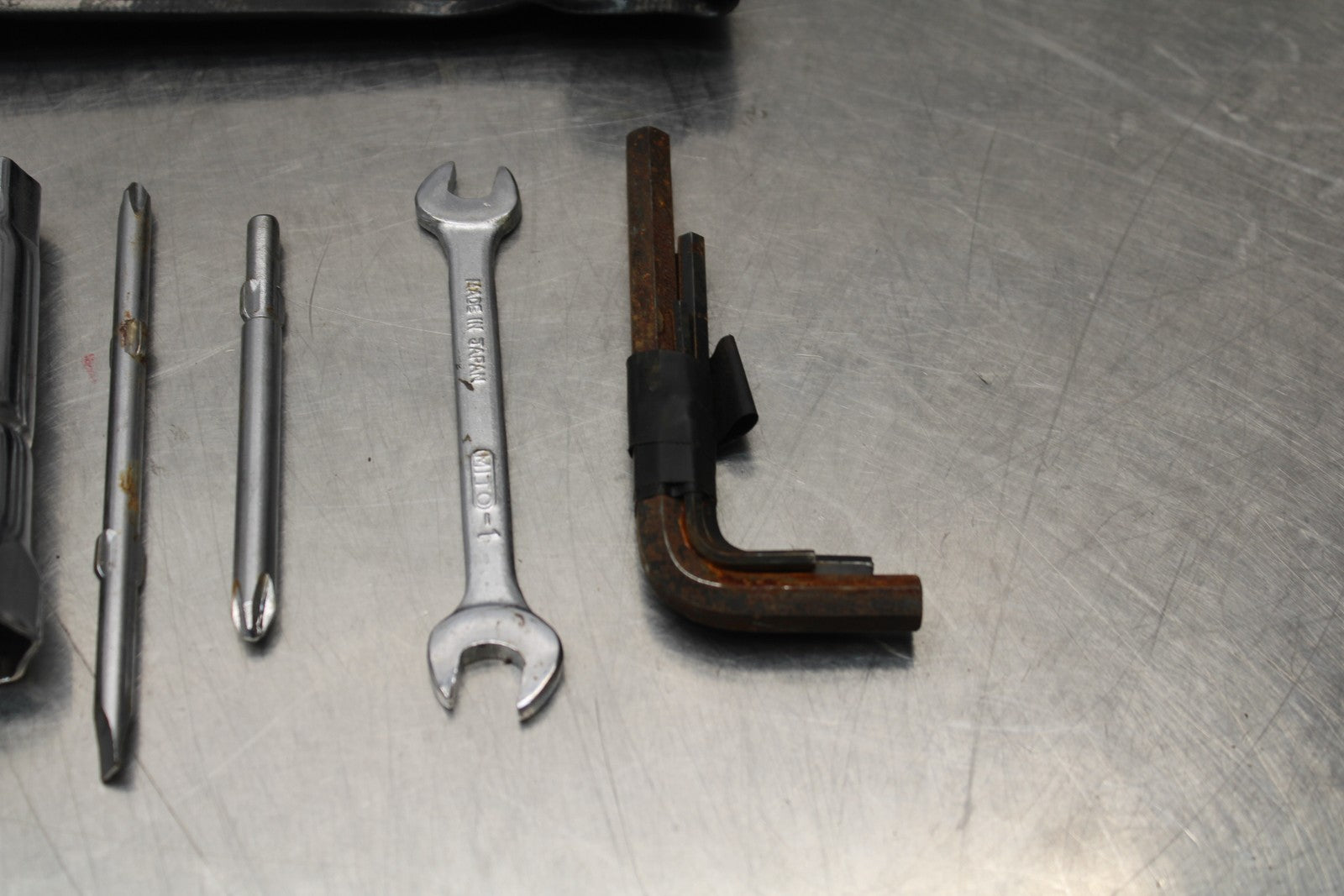 03-08 KAWASAKI VULCAN 1600 STOCK TOOLS OEM TOOL BAG KIT SET BB196