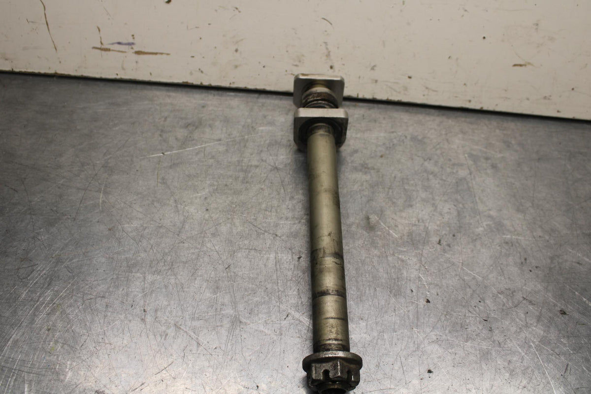 06-07 SUZUKI GSXR 600 REAR AXLE BACK WHEEL RIM PIVOT BOLT AXEL BB104