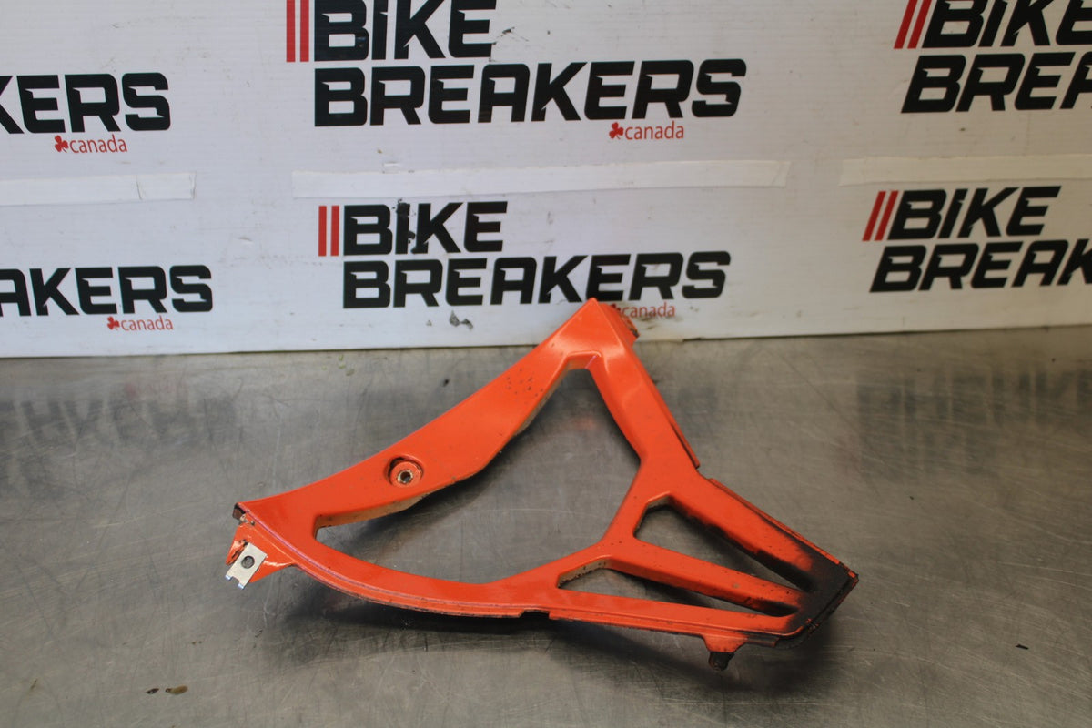 03-04 YAMAHA YZF R6 FRONT LOWER INNER EXHAUST V FAIRING COWL GUARD BB890