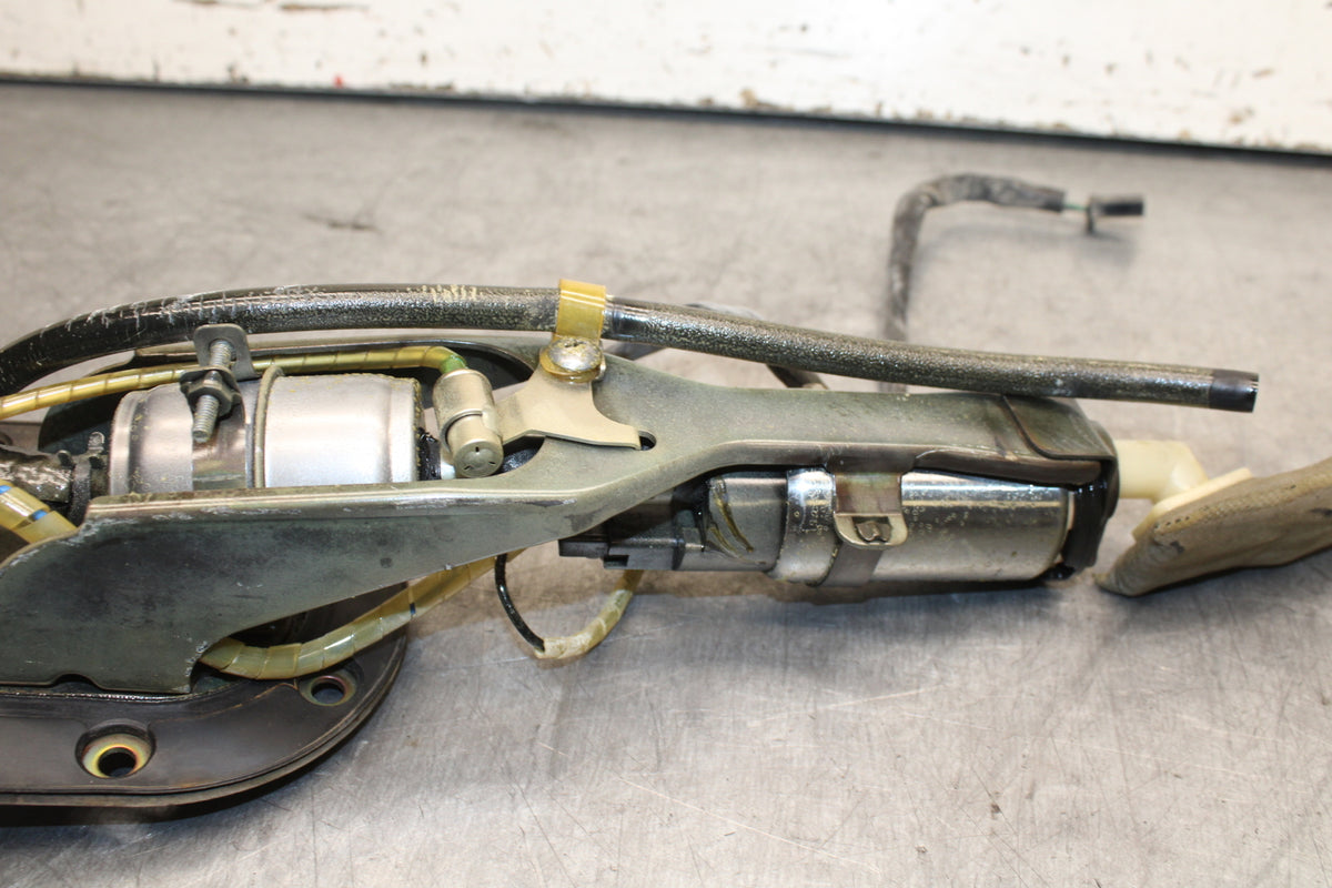 02-04 HONDA VTX1800S FUEL GAS PUMP BB712