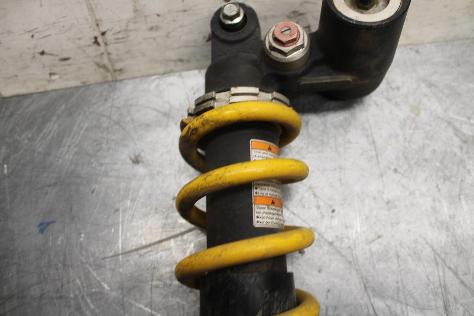 2006 Suzuki GSXR600 REAR BACK SHOCK ABSORBER SUSPENSION 62100-01H00-163 BB245 B