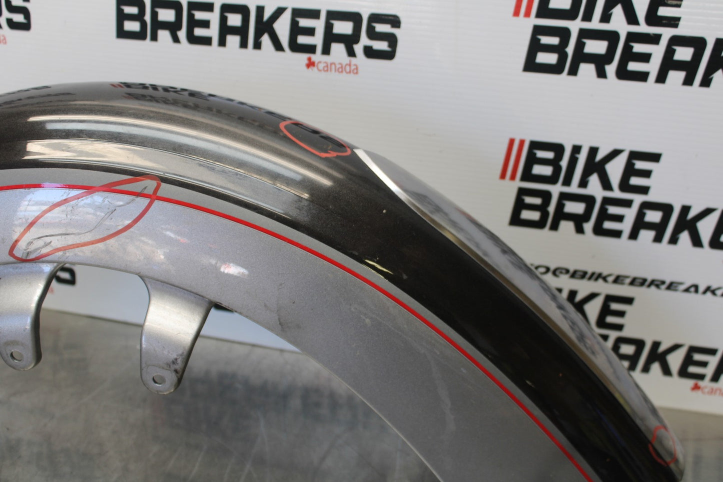 05-06 VICTORY KINGPIN DELUXE FRONT WHEEL FENDER BB195