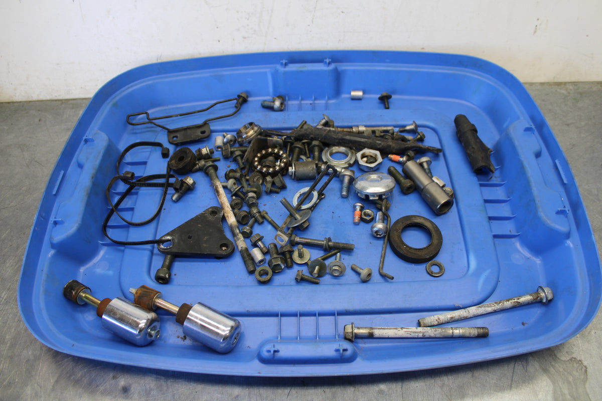 04 SUZUKI INTRUDER 800 MOUNTING BOLTS HARDWARE MOTOR SCREWS BB758