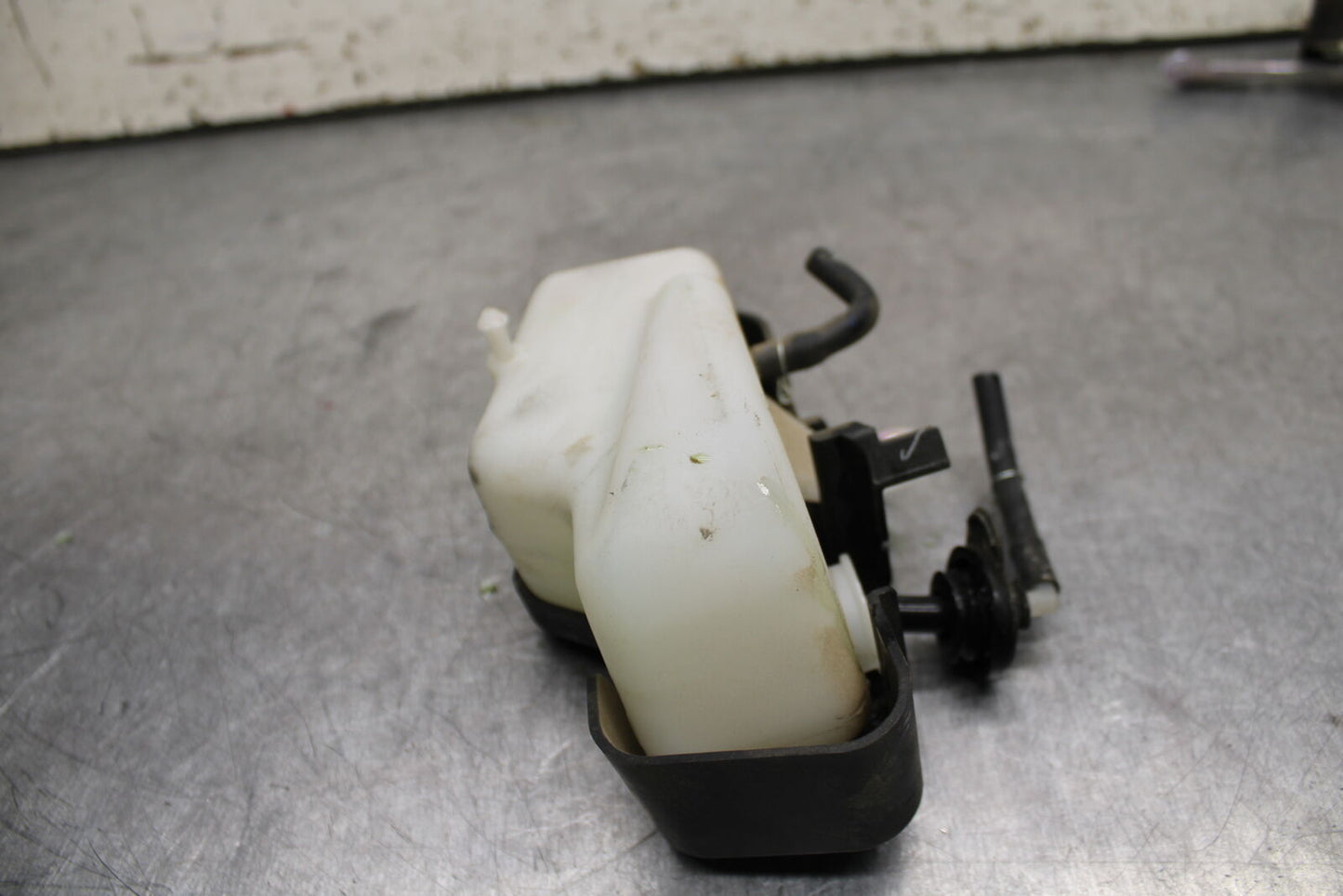 19-24 YAMAHA R3 COOLANT WATER TANK RESERVOIR BOTTLE BB736