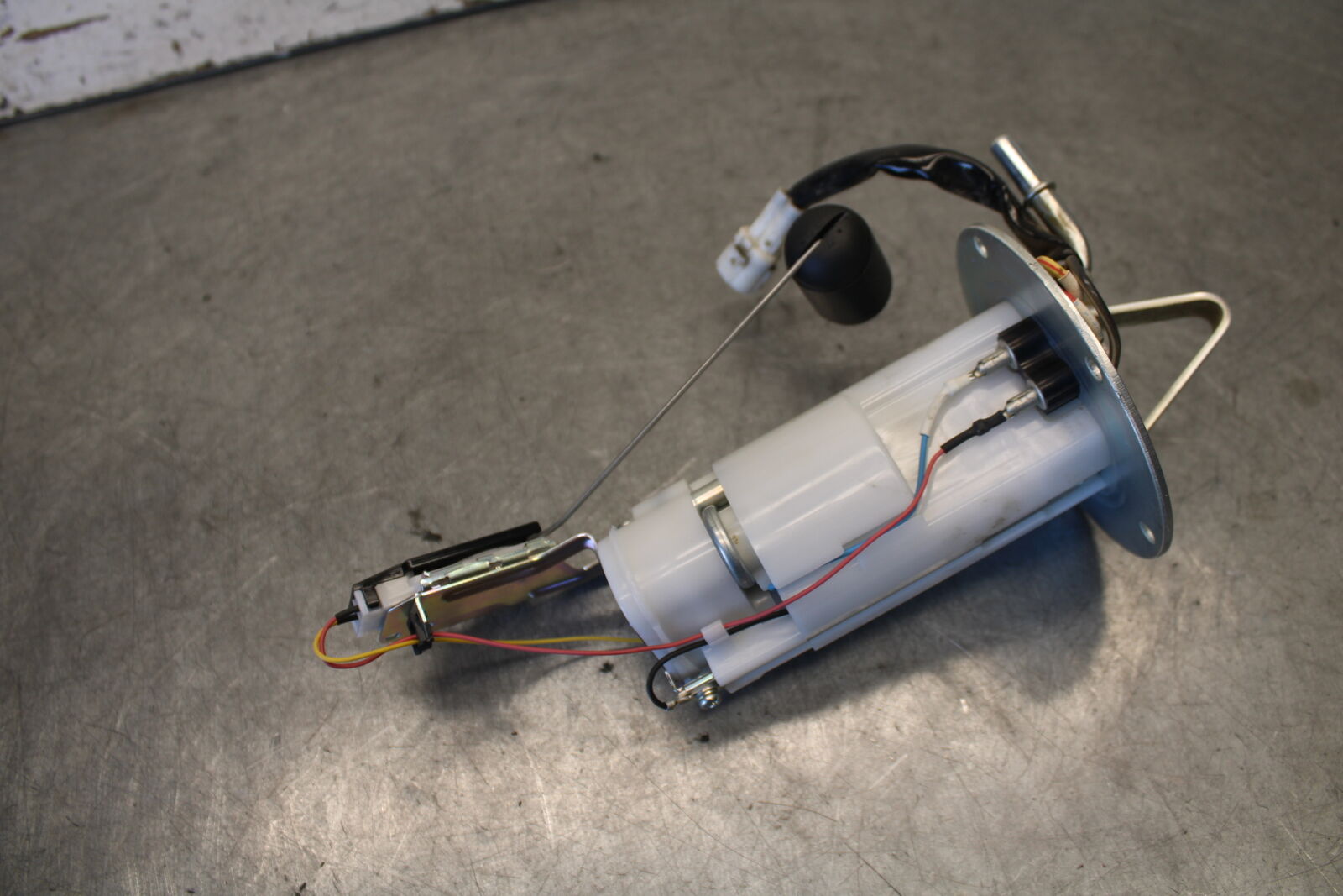 11-24 SUZUKI GSXR750 FUEL PUMP GAS PETROL SENDER UNIT  BB687