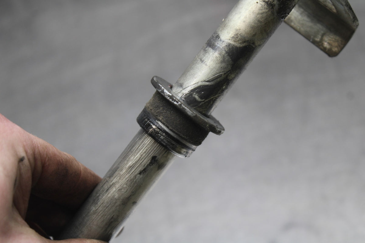 08 SUZUKI SV650 REAR AXLE BACK WHEEL RIM PIVOT BOLT AXEL BB846
