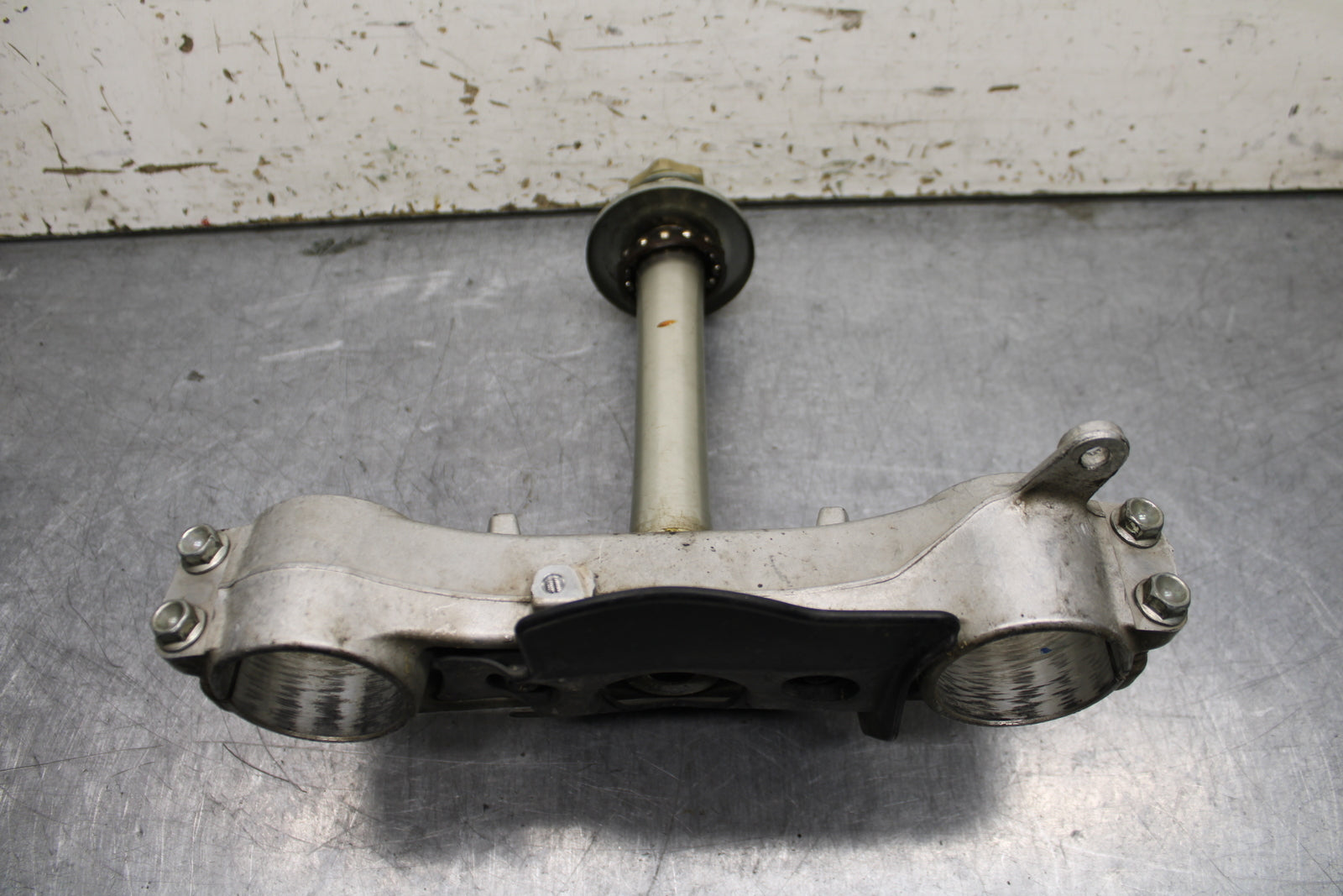 08-10 SUZUKI GSXR 600 FRONT FORKS CLAMP LOWER TRIPLE TREE STEM BB116