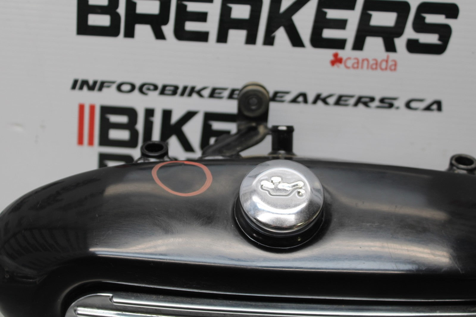 05 TRIUMPH ROCKET III ENGINE OIL TANK PAN BOX BB186