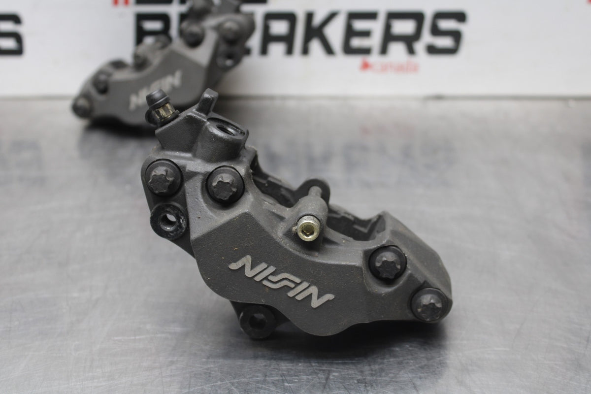 02-03 HONDA CBR954RR RIGHT LEFT FRONT BRAKE CALIPER SET PAIR CALIPERS BB497
