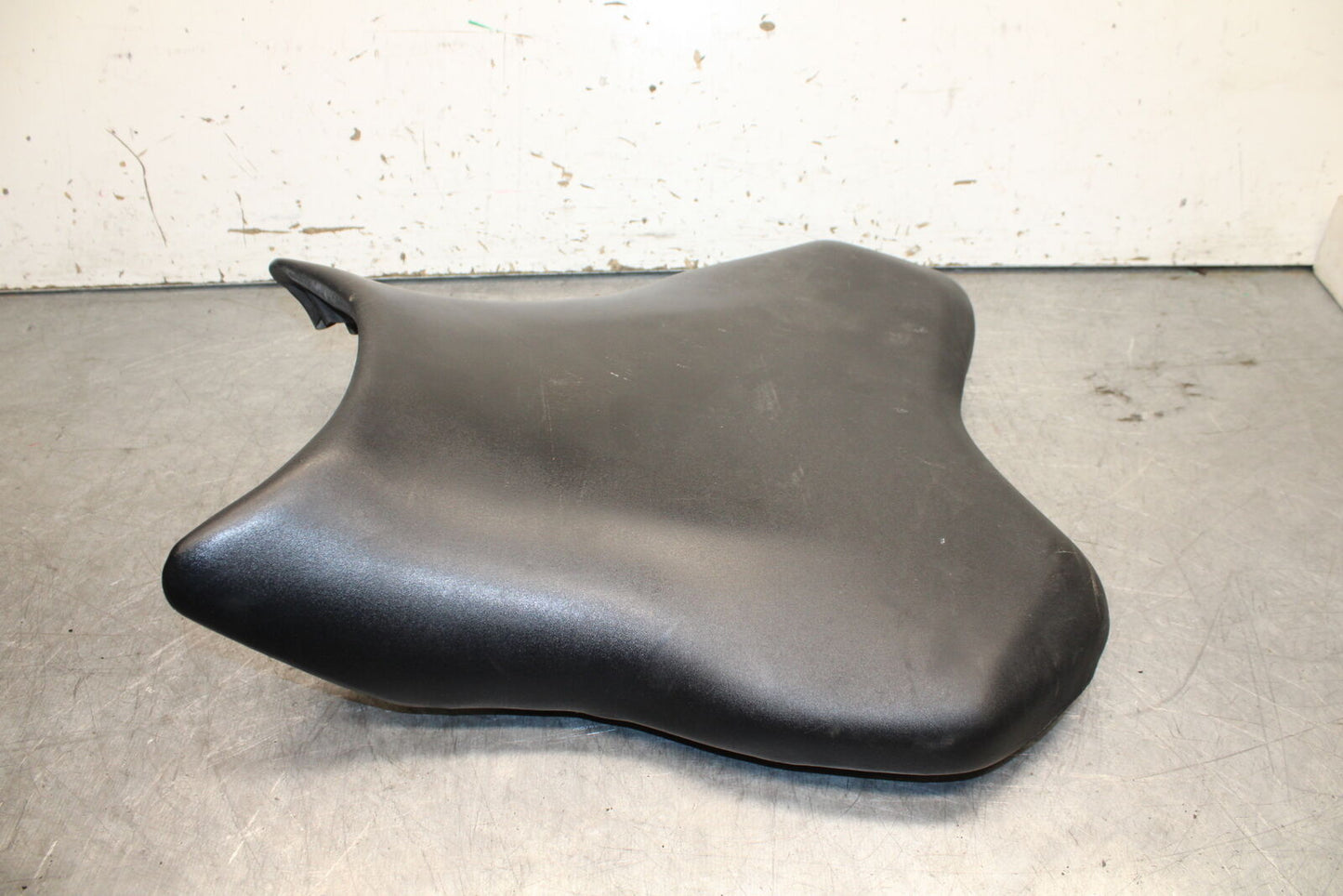 06 YAMAHA YZF R6 FRONT DRIVERS SEAT PAD SADDLE PILLION 2C0-24710-00-00 BB716