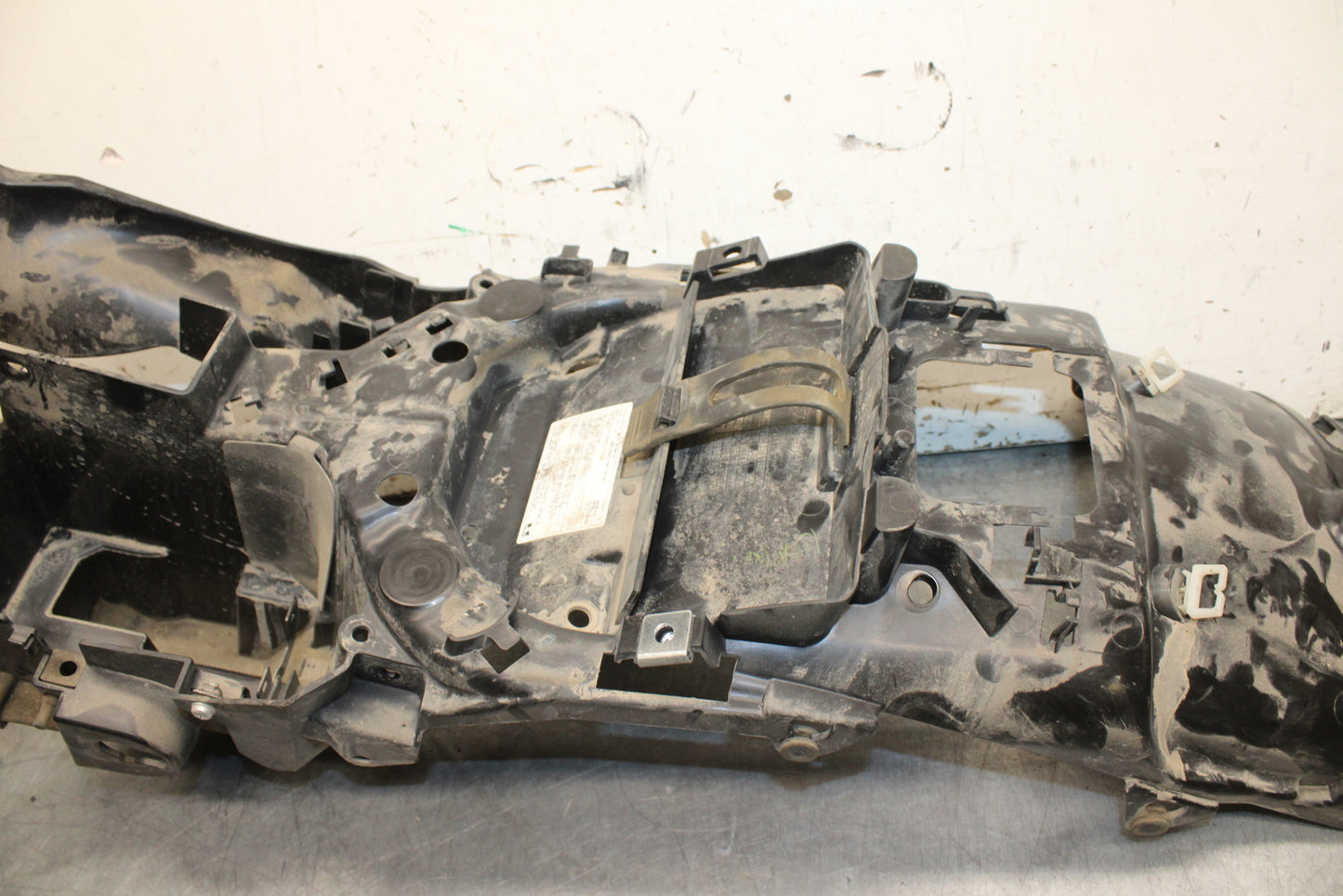 16-17 KAWASAKI VULCAN S 650 EN650 ABS BATTERY TRAY BOX HOLDER BB731