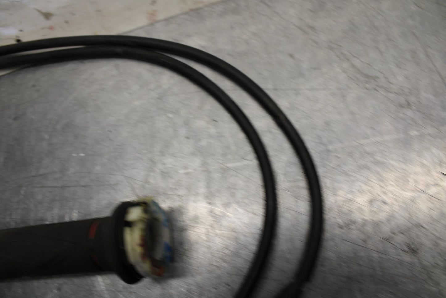 07 YAMAHA YZF R6 2c0 THROTTLE CABLE LINE HOUSING GUIDE 3XW-26282-01-00 BB75