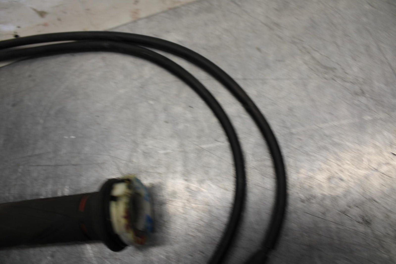 07 YAMAHA YZF R6 2c0 THROTTLE CABLE LINE HOUSING GUIDE 3XW-26282-01-00 BB75